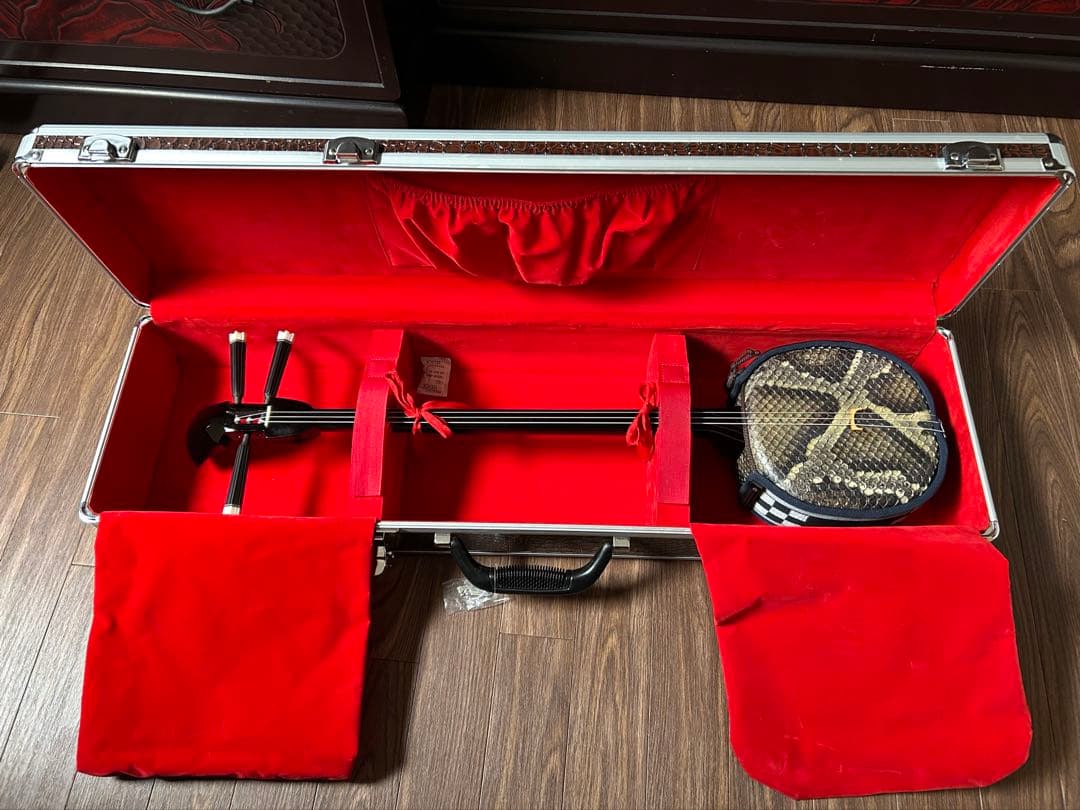 沖縄三線　与那城型　八重山黒木真黒　スンチー塗り　本張り