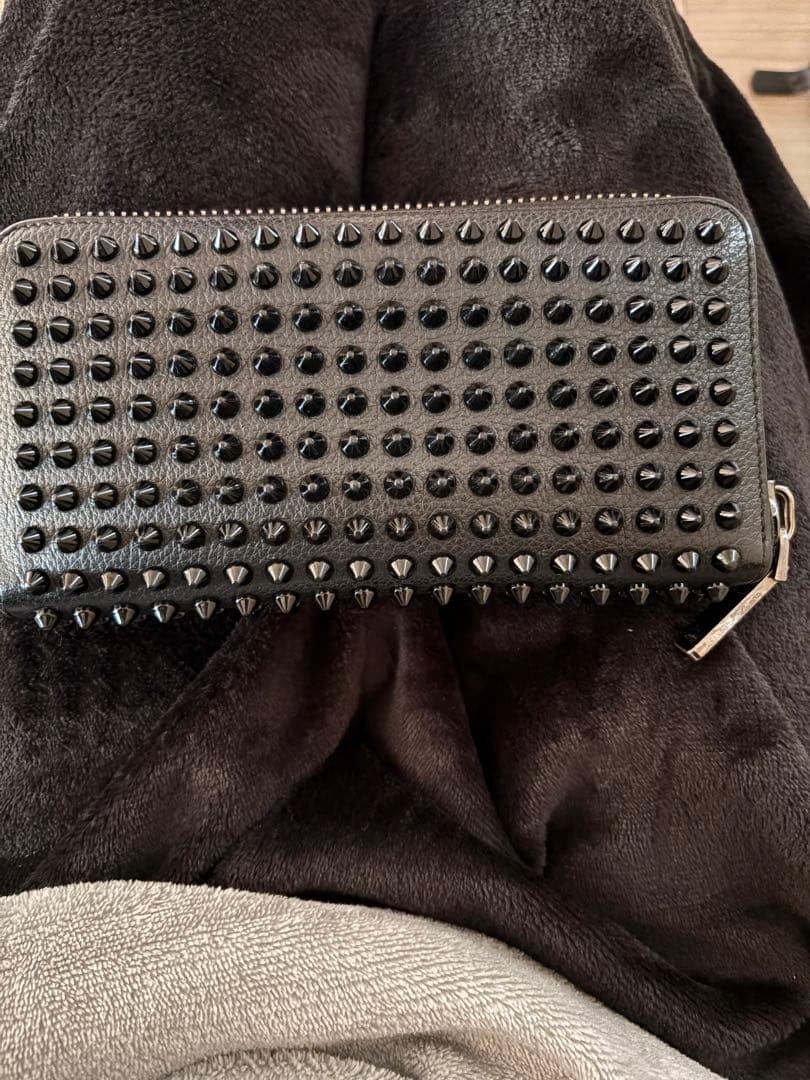 Christian Louboutin スタッズ付き長財布