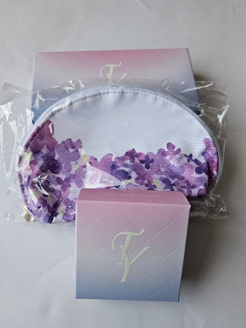 たかの友梨エステファクトジュエリーパクトVC　ケース1個+レフィル２個　ポーチ