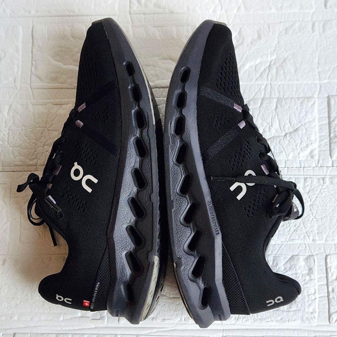 【人気美品✨】On CIoudsurfer スニーカー 黒 25.5cm 厚底