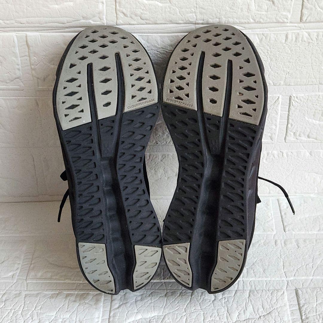 【人気美品✨】On CIoudsurfer スニーカー 黒 25.5cm 厚底