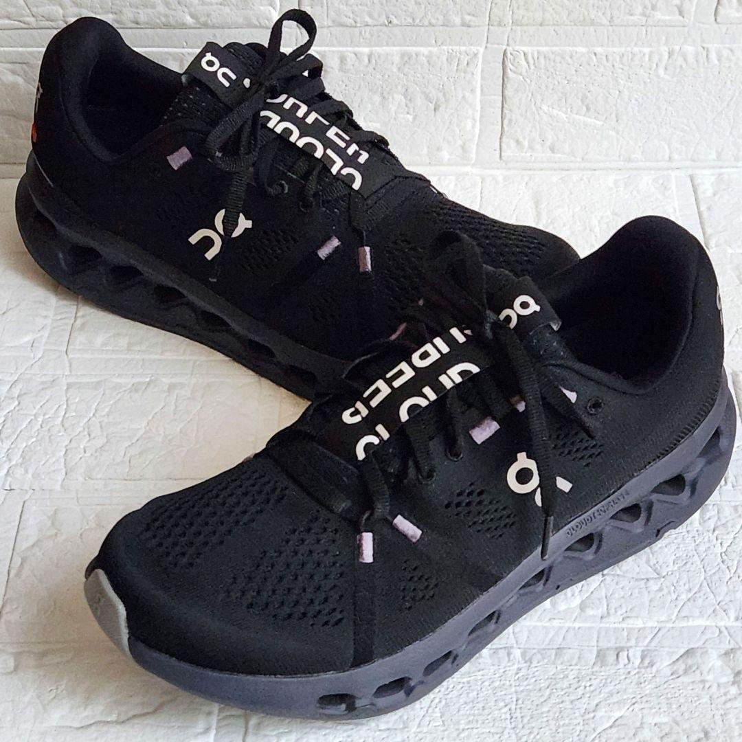 【人気美品✨】On CIoudsurfer スニーカー 黒 25.5cm 厚底