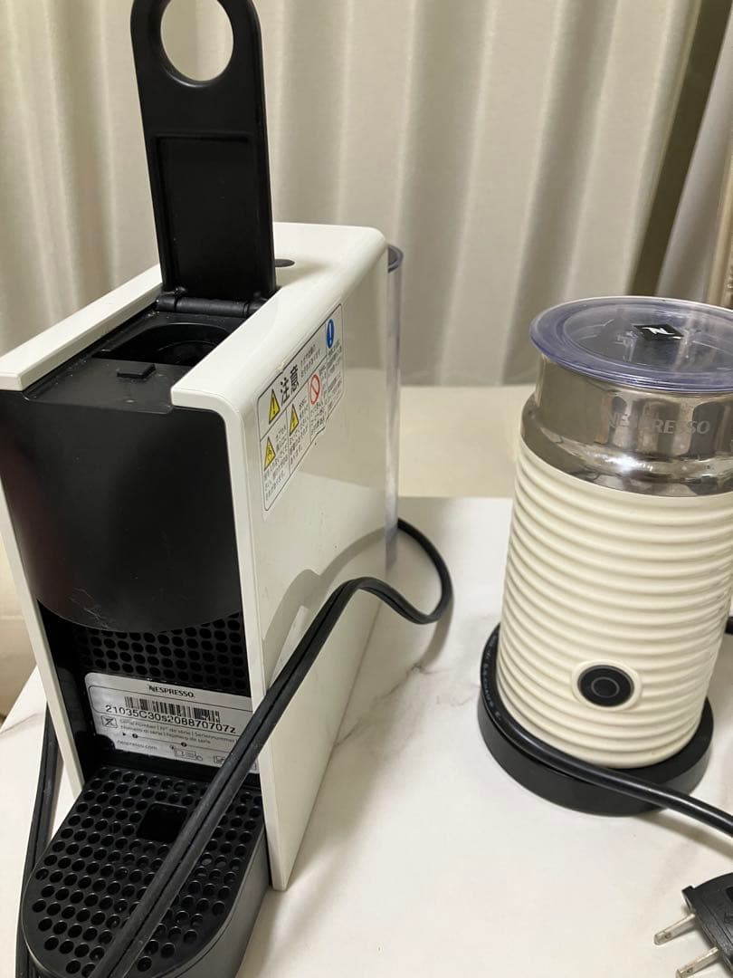 ネスプレッソ　エッセンサミニ　ミルクフォーマー付き