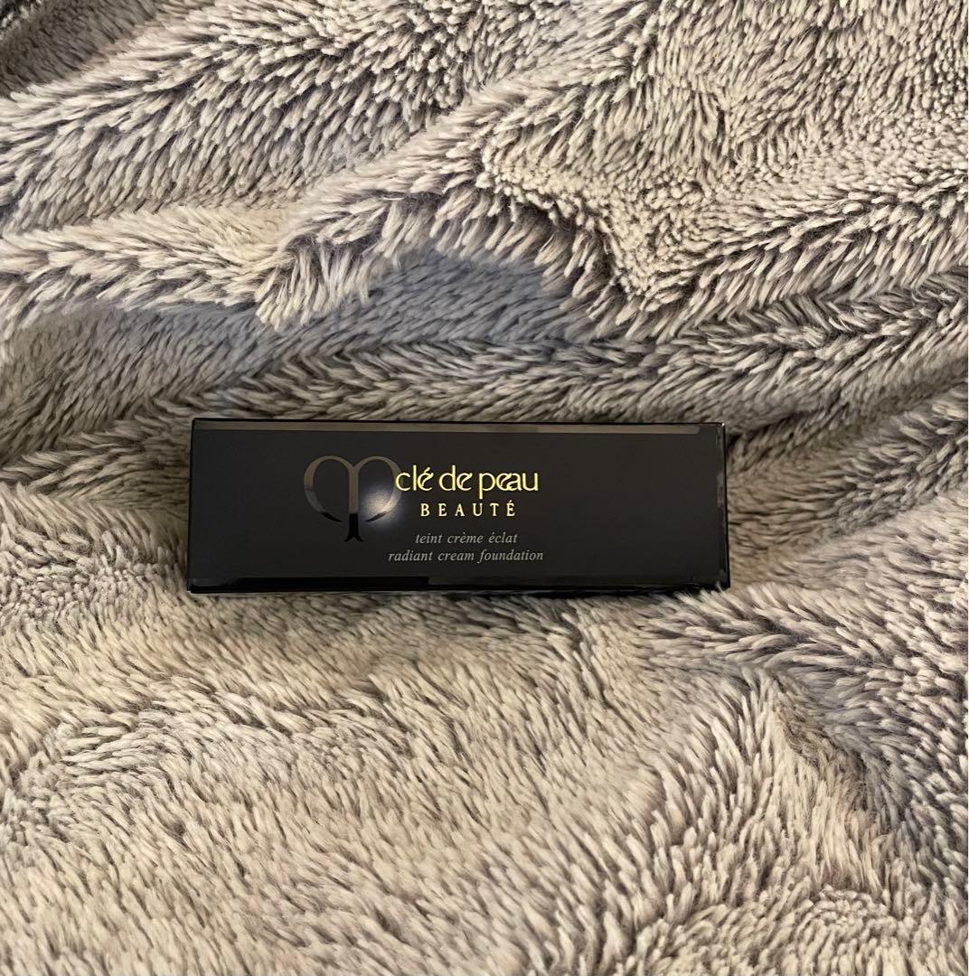 クレ・ド・ポー ボーテ タンクレームエクラ オークル10 25g