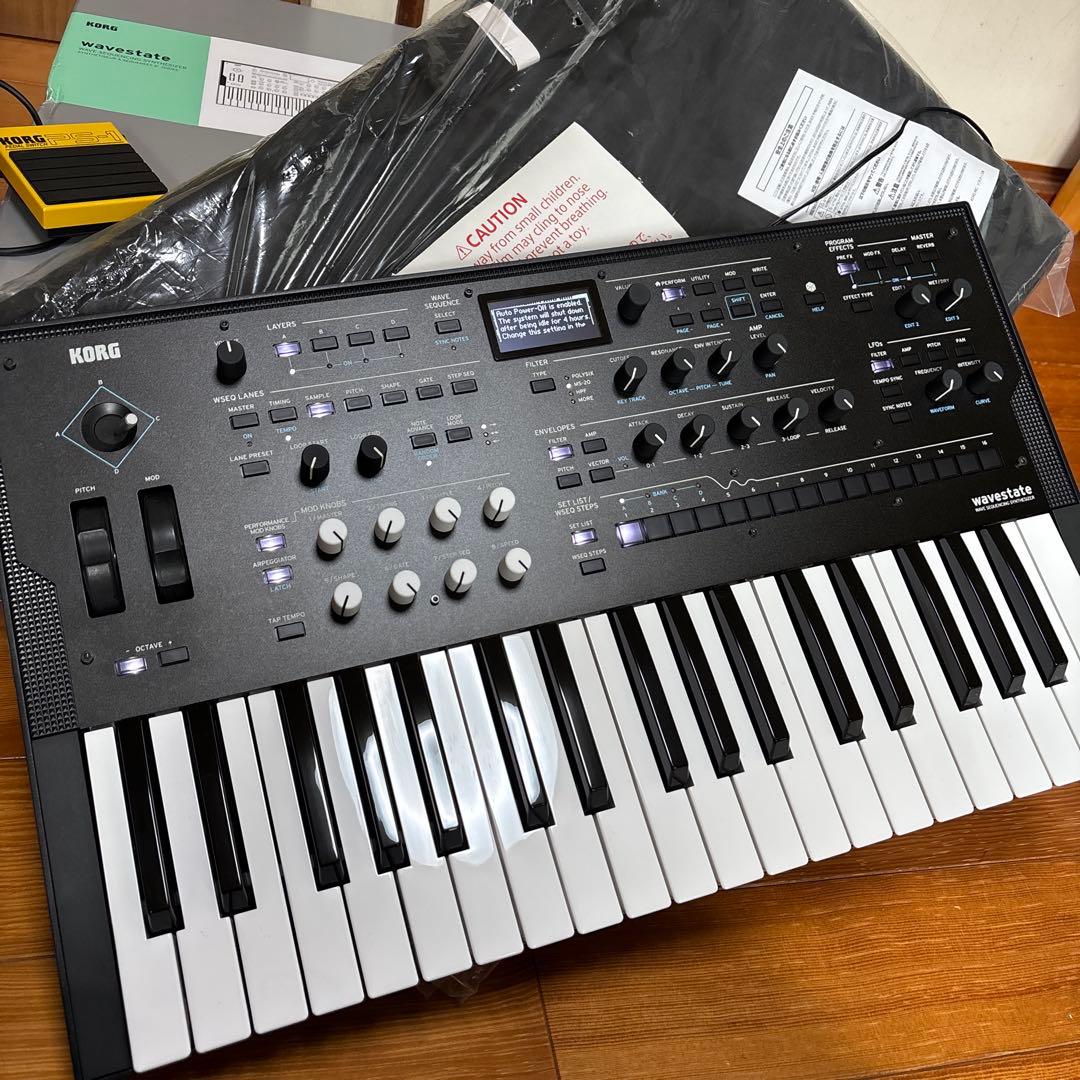 KORG Wavestate オマケでギグバッグとダンパーペダル付