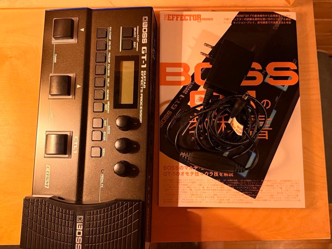 BOSS gt-1 電源アダプターセット (おまけ:教科書) BOSS マルチエフェクター GT-1 + 純正アダプター 教科書 セット : 三木