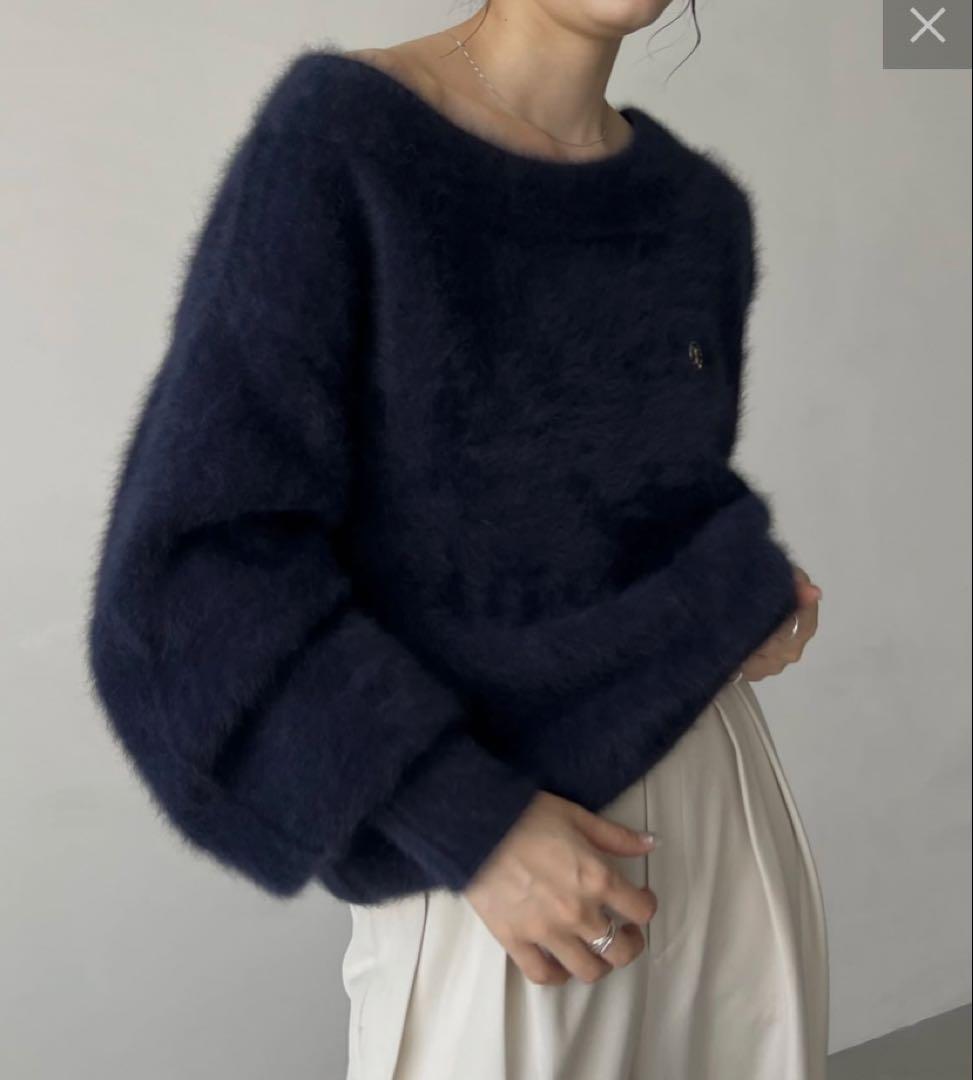 カプリシュレマージュ　FOXカシミヤボートネックニット