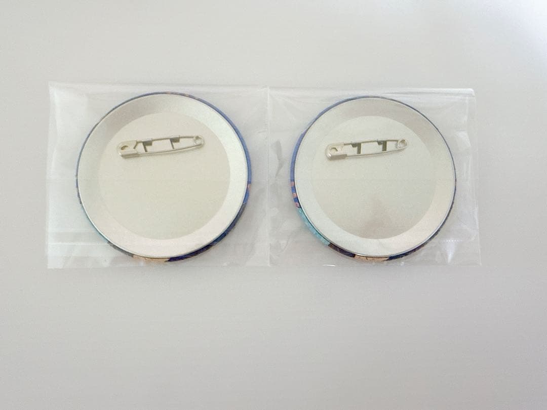 鬼滅の刃 ナムコ限定 漆ノ章 ホログラム缶バッジ 冨岡義勇 2個 - メルカリ