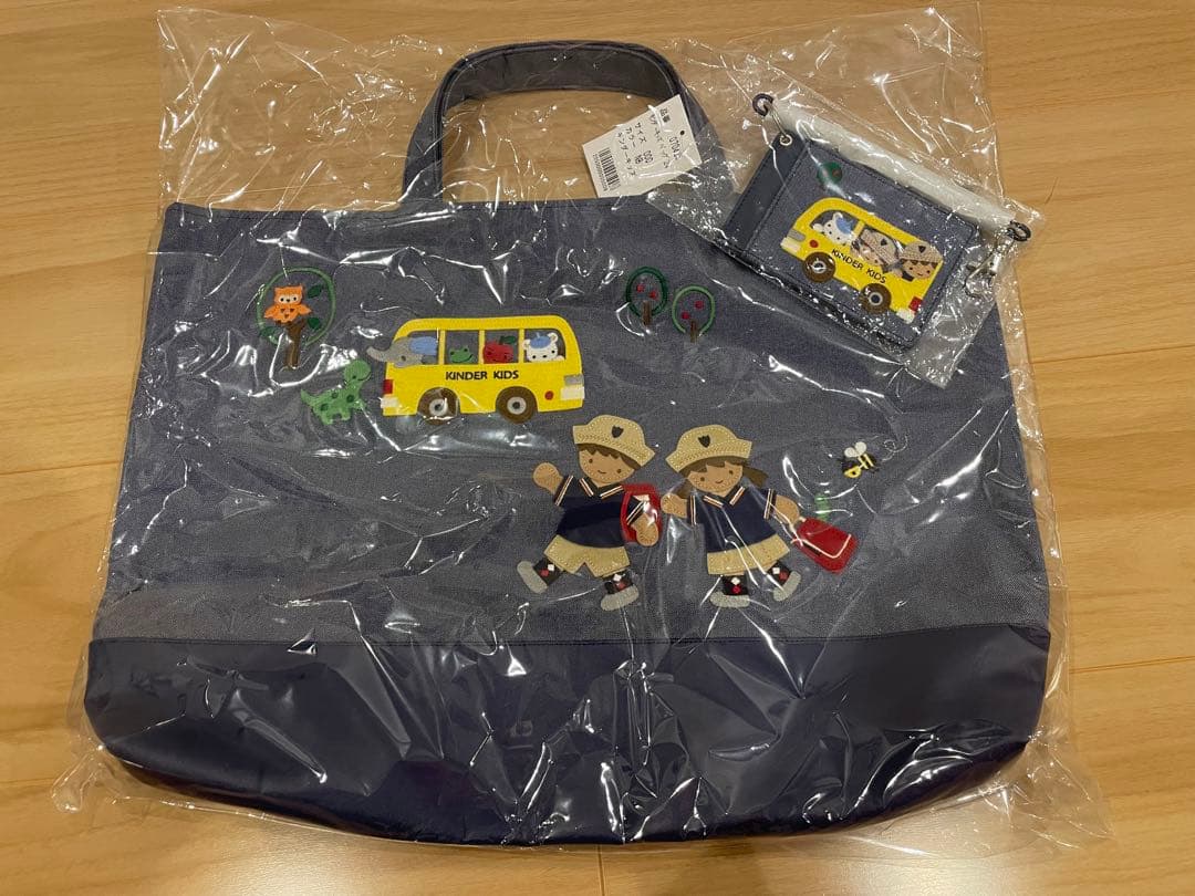 【新品　未開封】キンダーキッズ×ファミリア　コラボデニムトートバッグ&パスケース