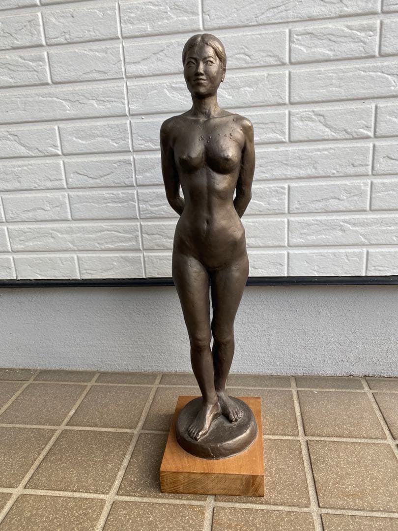 ブロンズ風女性裸体像 樹脂製で軽量 ハンドメイド 彫刻 美術品 高さ約48cm