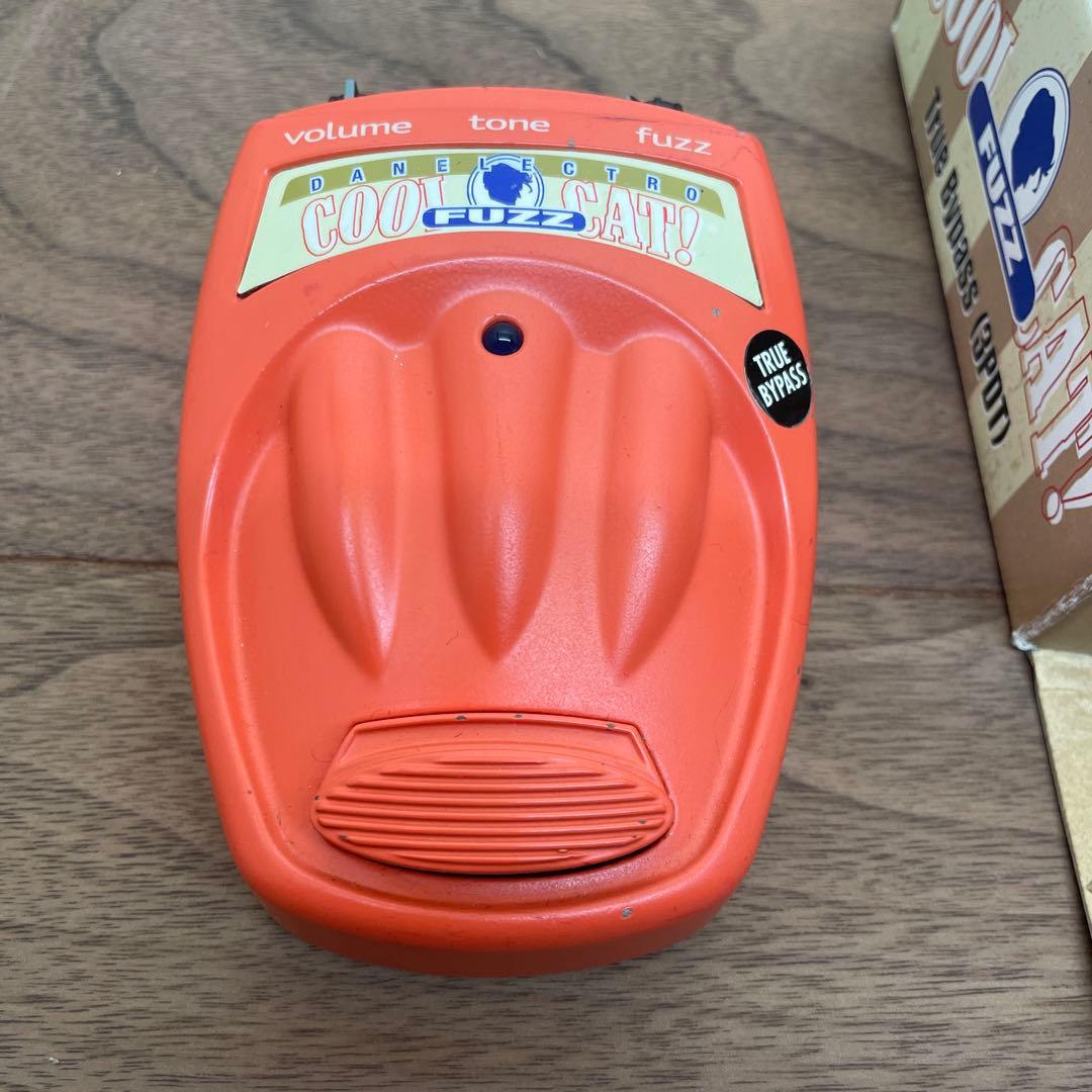danelectro fuzz cool cat ファズ　ギター　エフェクター Cool Cat Fuzz - YouTube