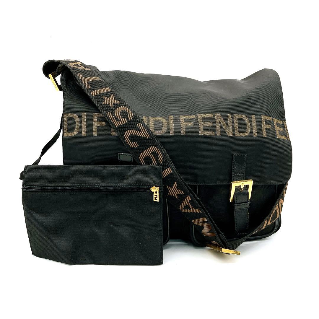 美品【FENDI】メッセンジャーバッグ　ナイロン　ブラック　ポーチ付き