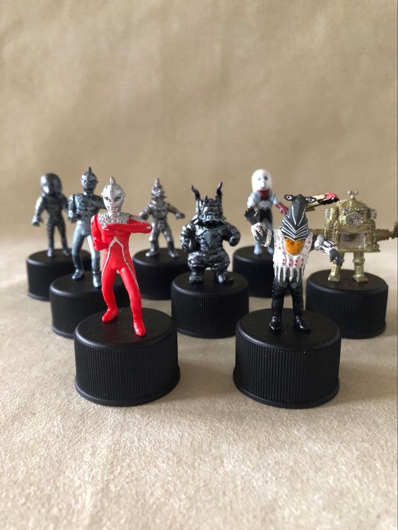 ウルトラセブン ボトルキャップ 8個セット - メルカリ