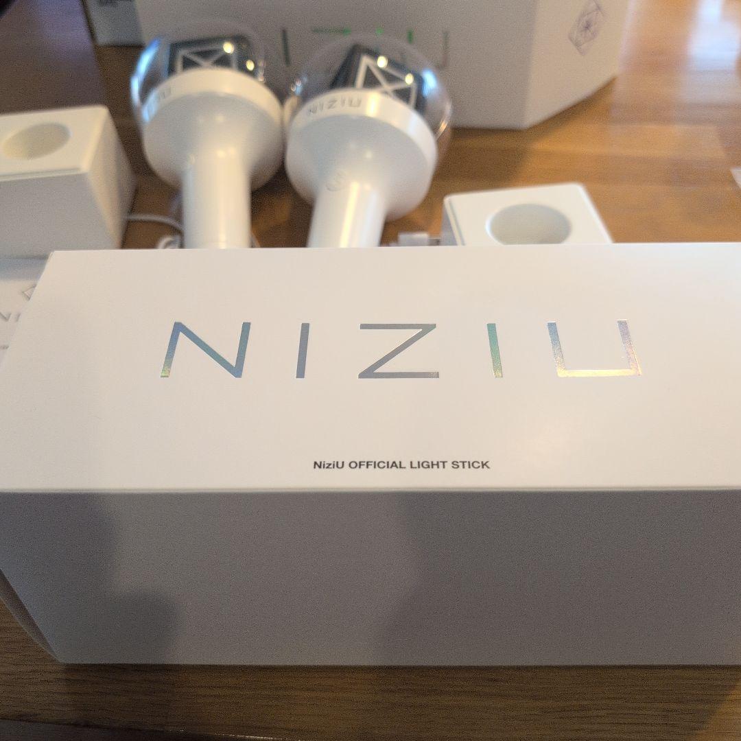 NIZIU ペンライト 2本セット - メルカリ