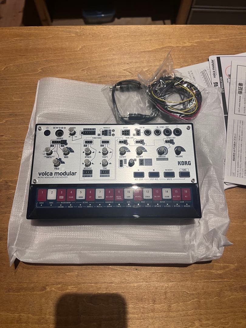 鍵盤楽器 volca modular(MICRO MODULAR SYNTHESISER)