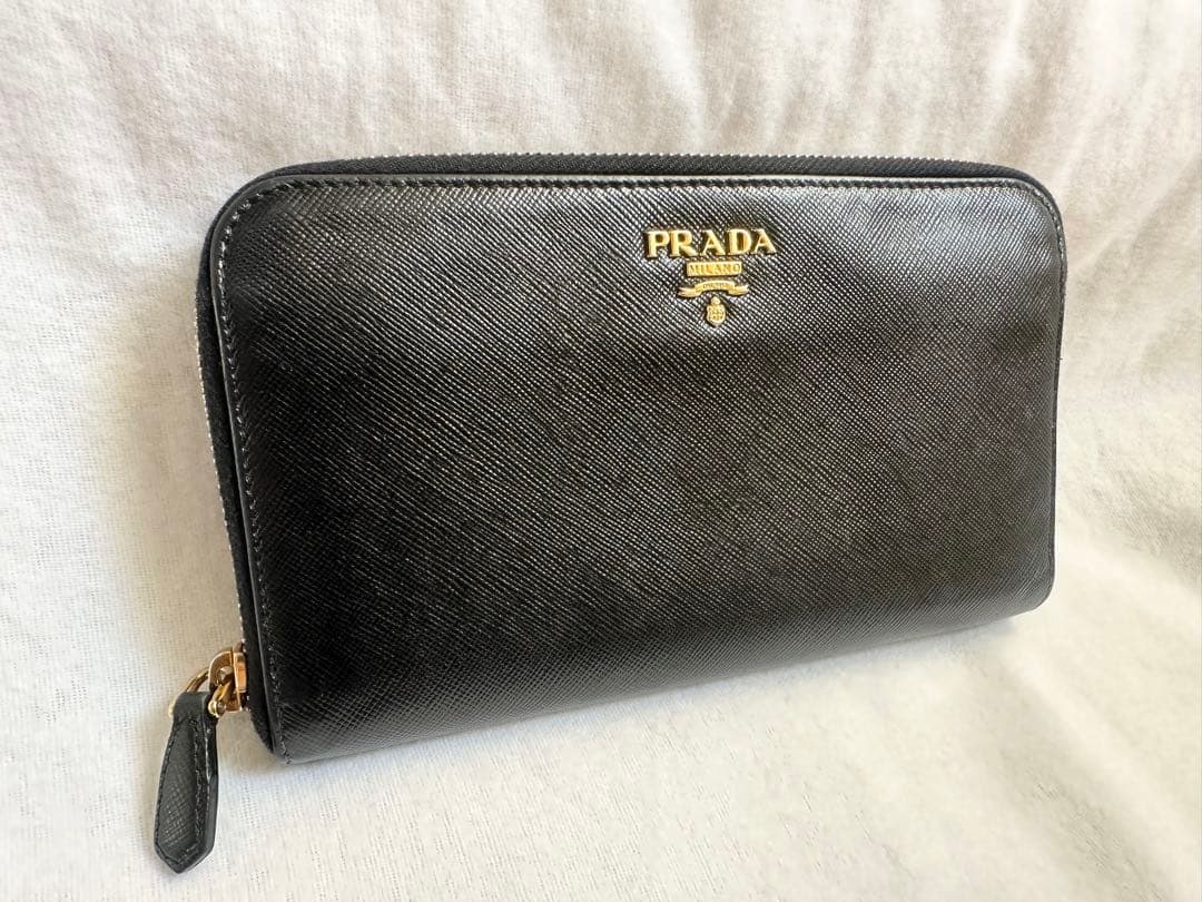 PRADA 長財布　サフィアーノ　ラウンドジップ