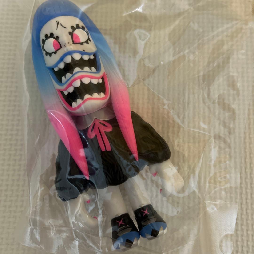 GRAPE BRAIN ゲラゲラ ソフビ フィギュア 二口裂け女