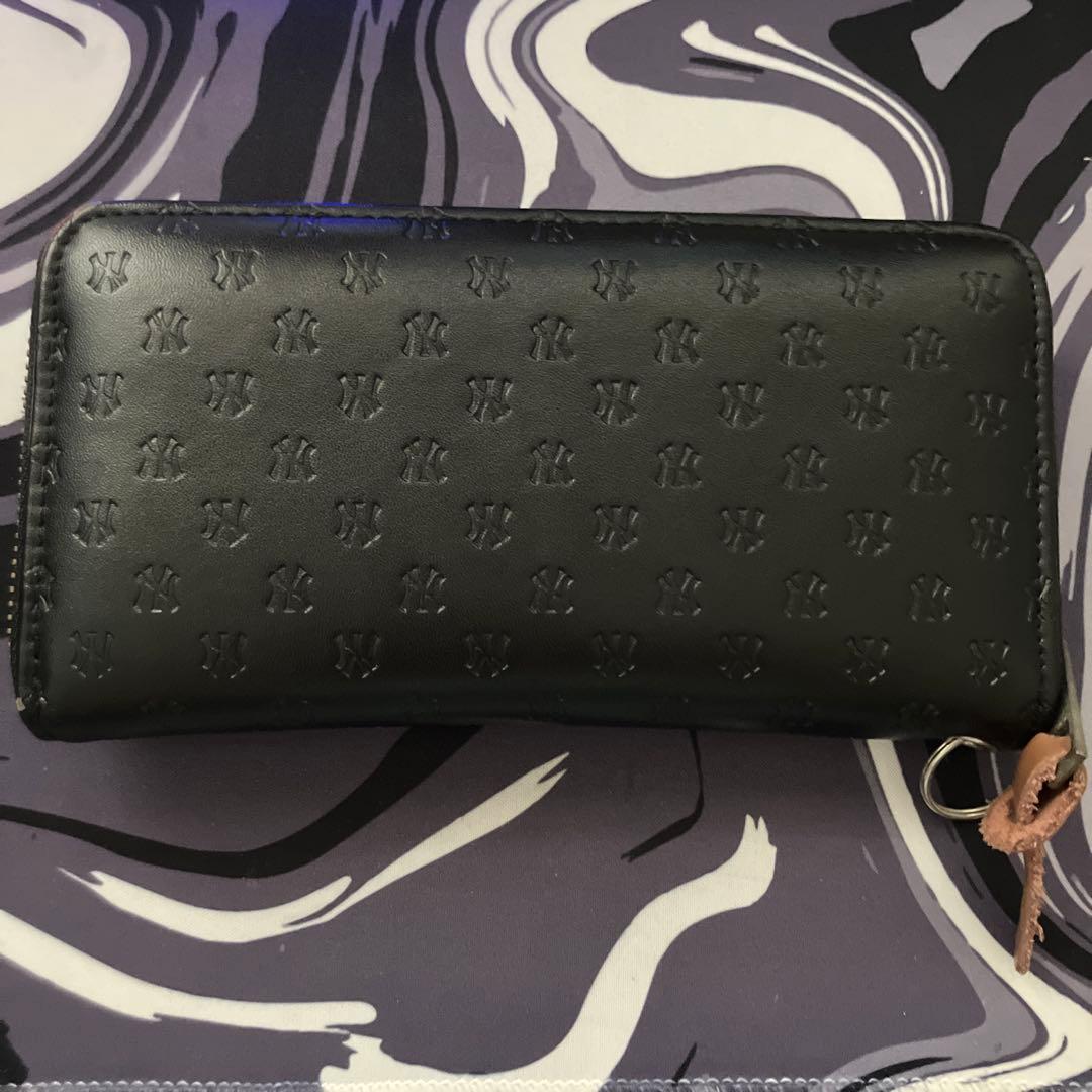 ニューヨーク・ヤンキース 長財布 ブラック/レッド - メルカリ