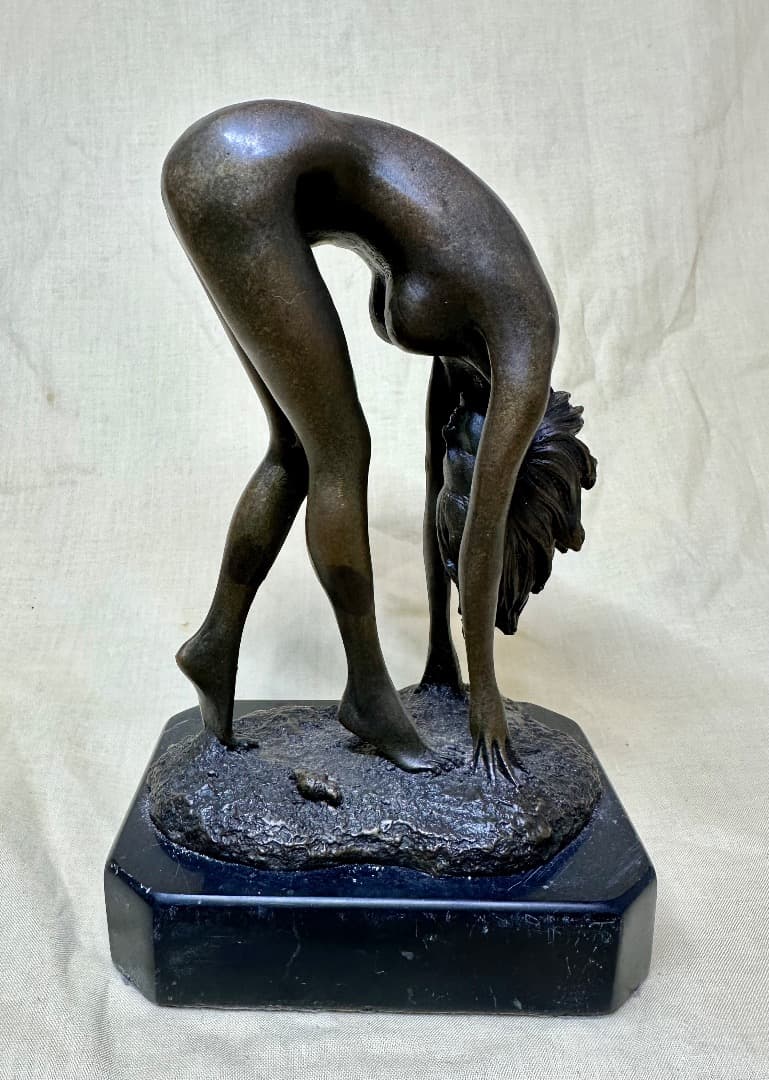 銅製彫刻・「ビーチの女」躍動的精美彫刻・ 銅製彫刻・「ビーチの女」躍動的精美彫刻・ 銅製彫刻・「ビーチの女