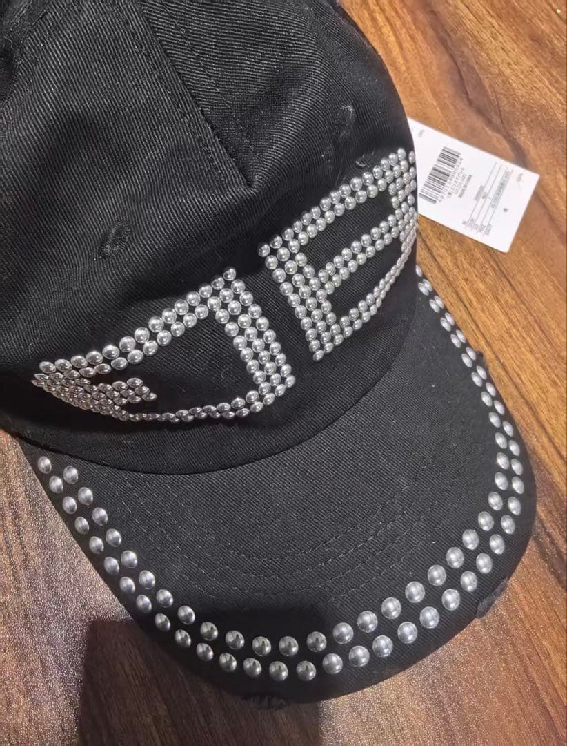 ビーデンのビジュー付き黒キャップ - メルカリ