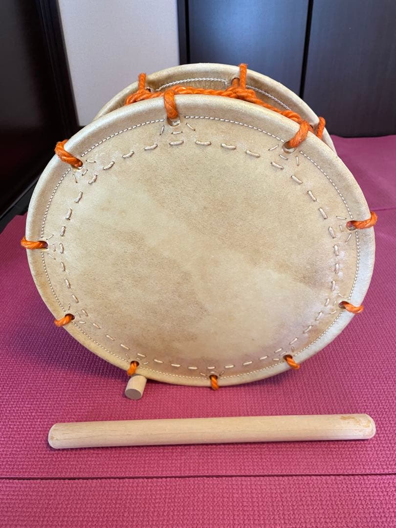 美品⭐︎和太鼓 木製胴体 本皮打面 バチ付き 郷のひびきシリーズ幼保向け和太鼓Cセット(バチ付) HG-C | 鈴木楽器製作所