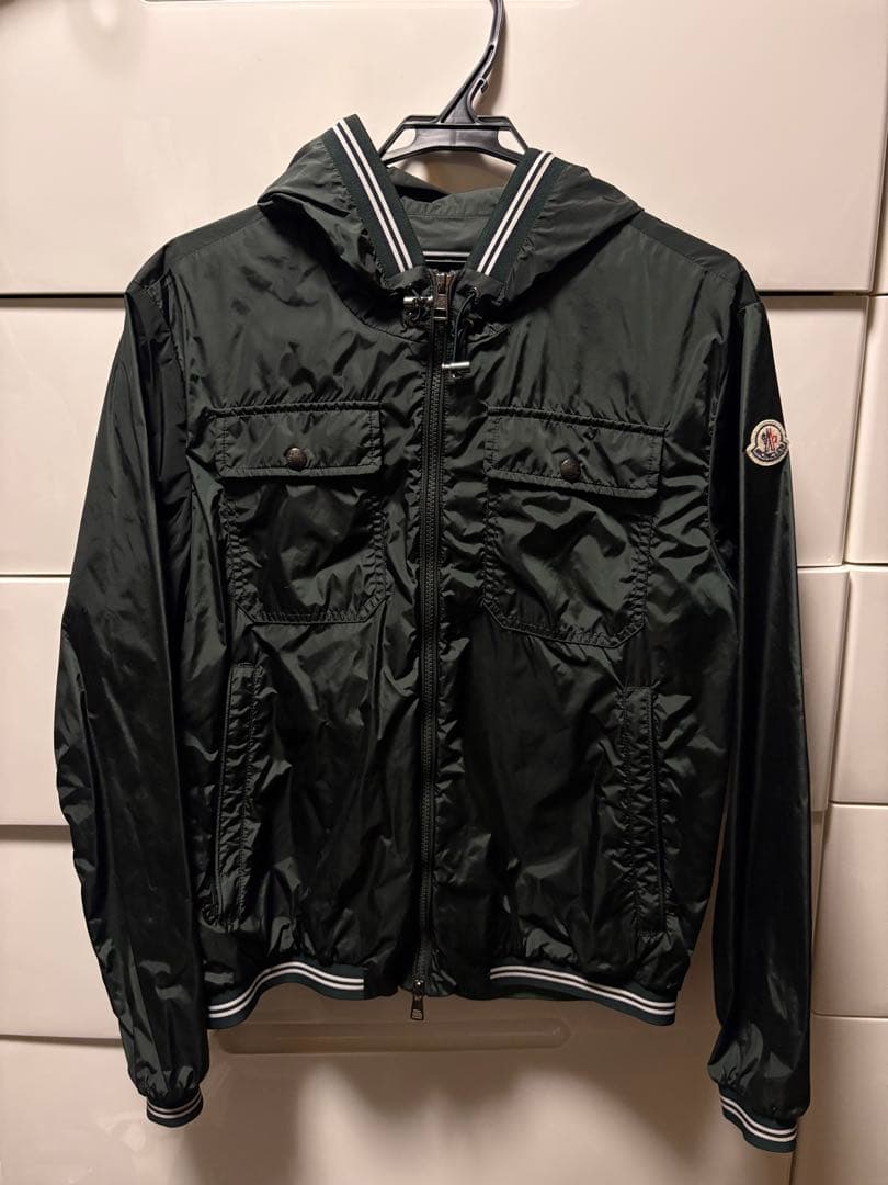 MONCLER Jeanclaude ナイロンジャケット　2サイズ　M MONCLER (モンクレール) 超軽量ナイロン フード収納 ロゴ ナイロン