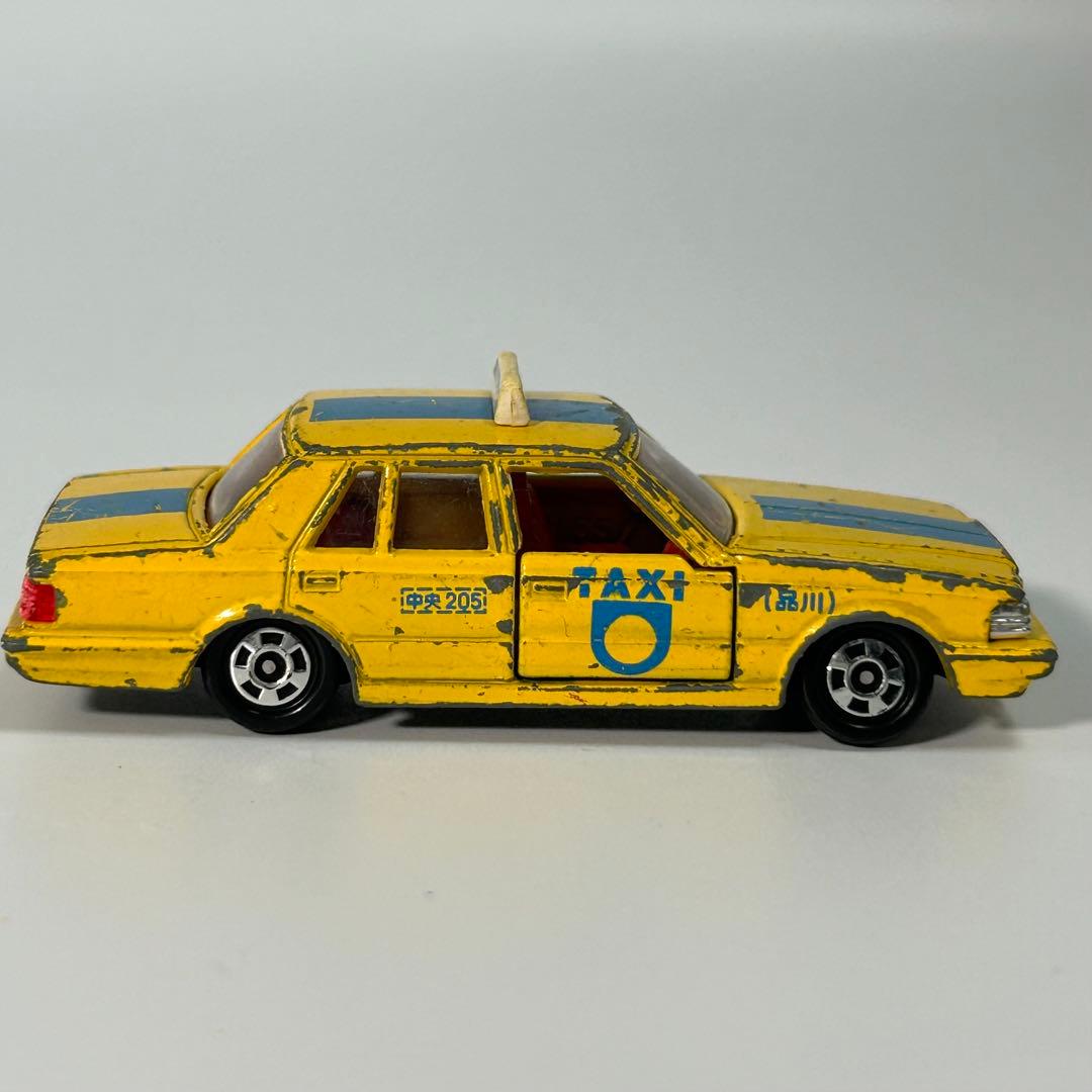 トミカ No.28 トヨタ クラウン 4ドア セダン タクシー 1984 日本製