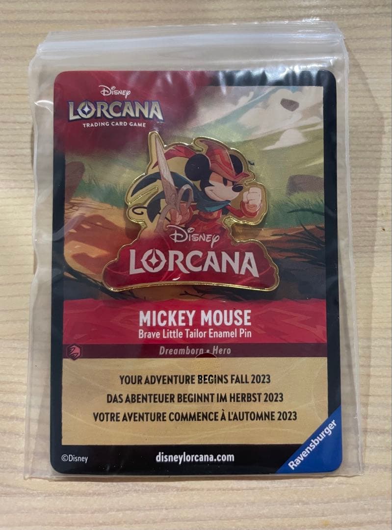 ロルカナ ブレイブリトルテーラー ミッキーマウス ピンバッジ 台紙付き - 新品 ミッキーマウス ブレイブ・リトル・プリンス Foil 9-111/204 L ルビー