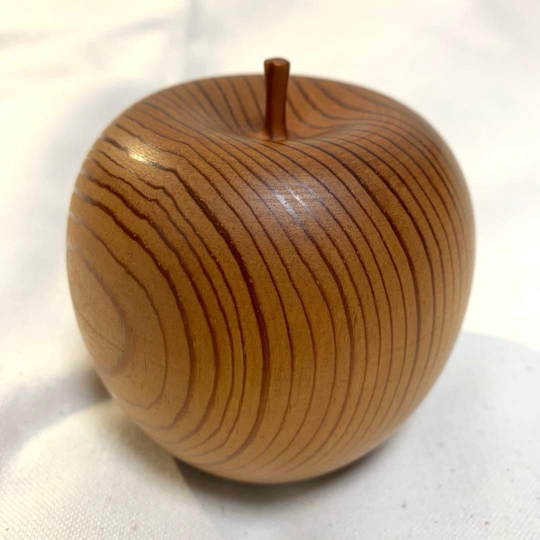 屋久杉　木製りんご　へたまで一体、継ぎ手なし　径 約8cm 屋久杉 リンゴの小物入れ＜島屋工房＞ | JTBのふるさと納税サイト [ふるぽ]