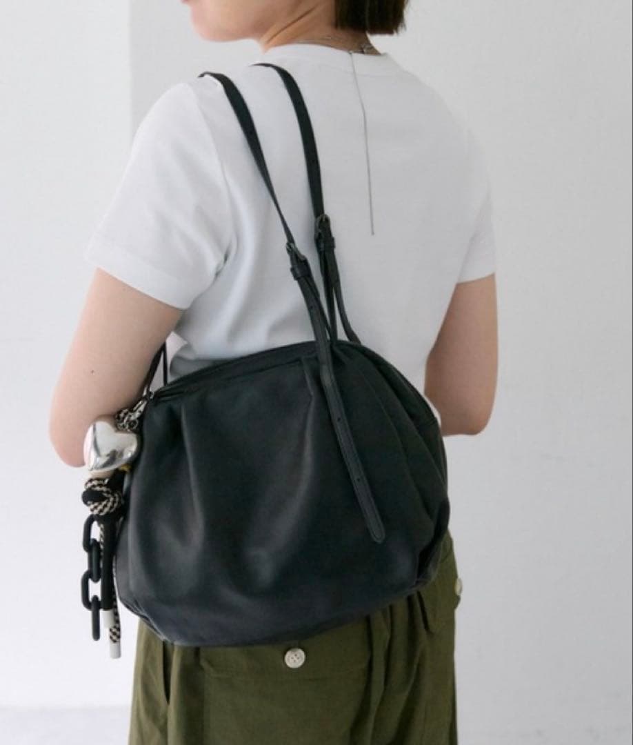 【新品、未使用】イアパピヨネ　本革 軽量　コロンボストンバッグ　ブラック