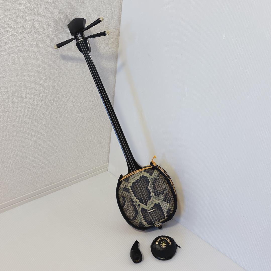【美品】沖縄三線 三味線 人工革 蛇 ヘビ へび 初心者 入門 民族楽器 弦楽器