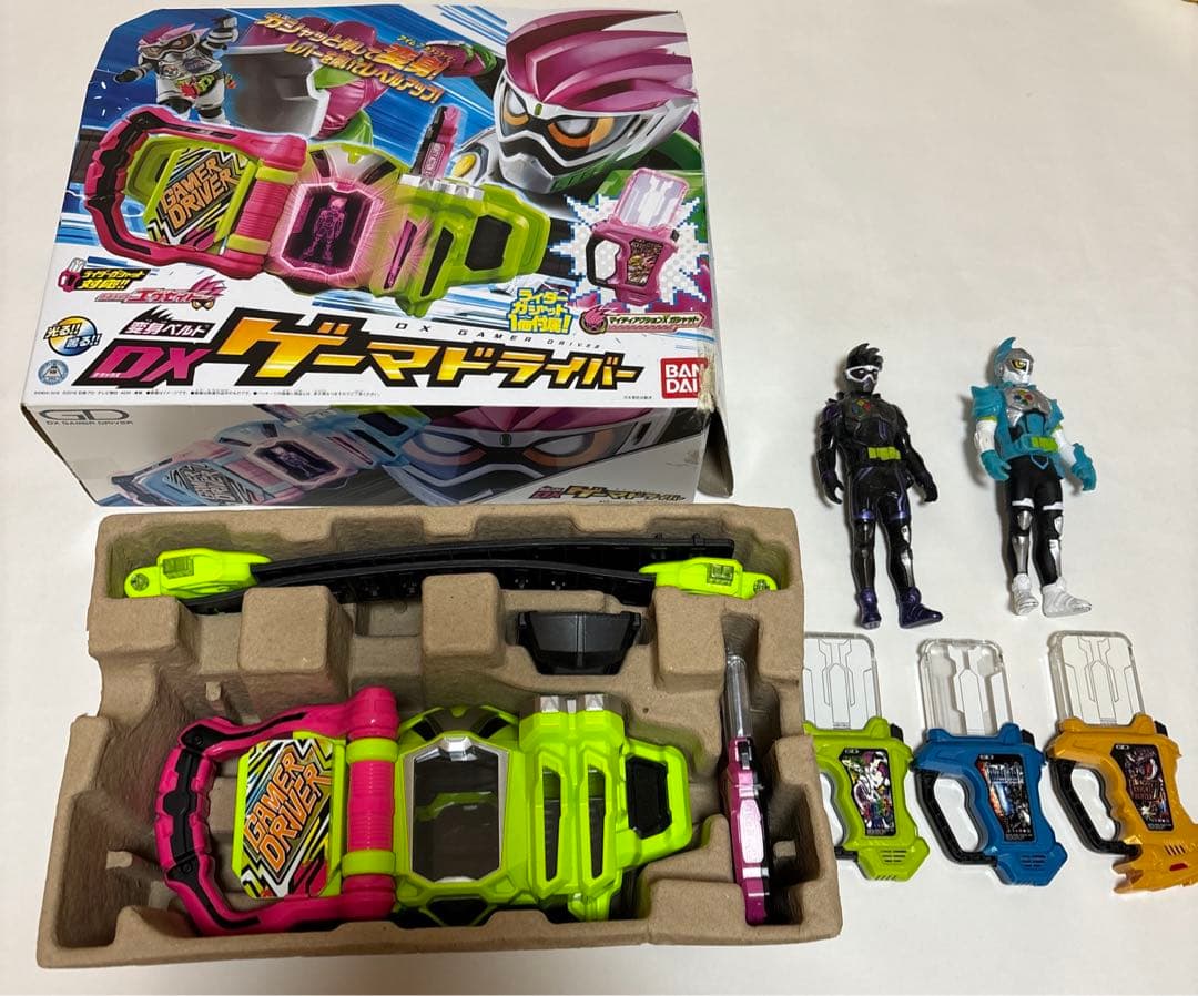 仮面ライダーエグゼイド】 変身ベルト DXゲーマドライバー ガシャット