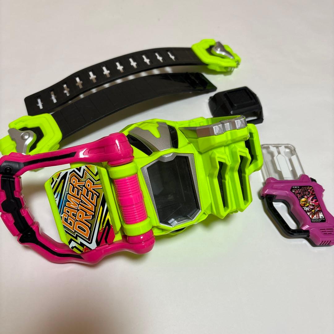 仮面ライダーエグゼイド】 変身ベルト DXゲーマドライバー ガシャット