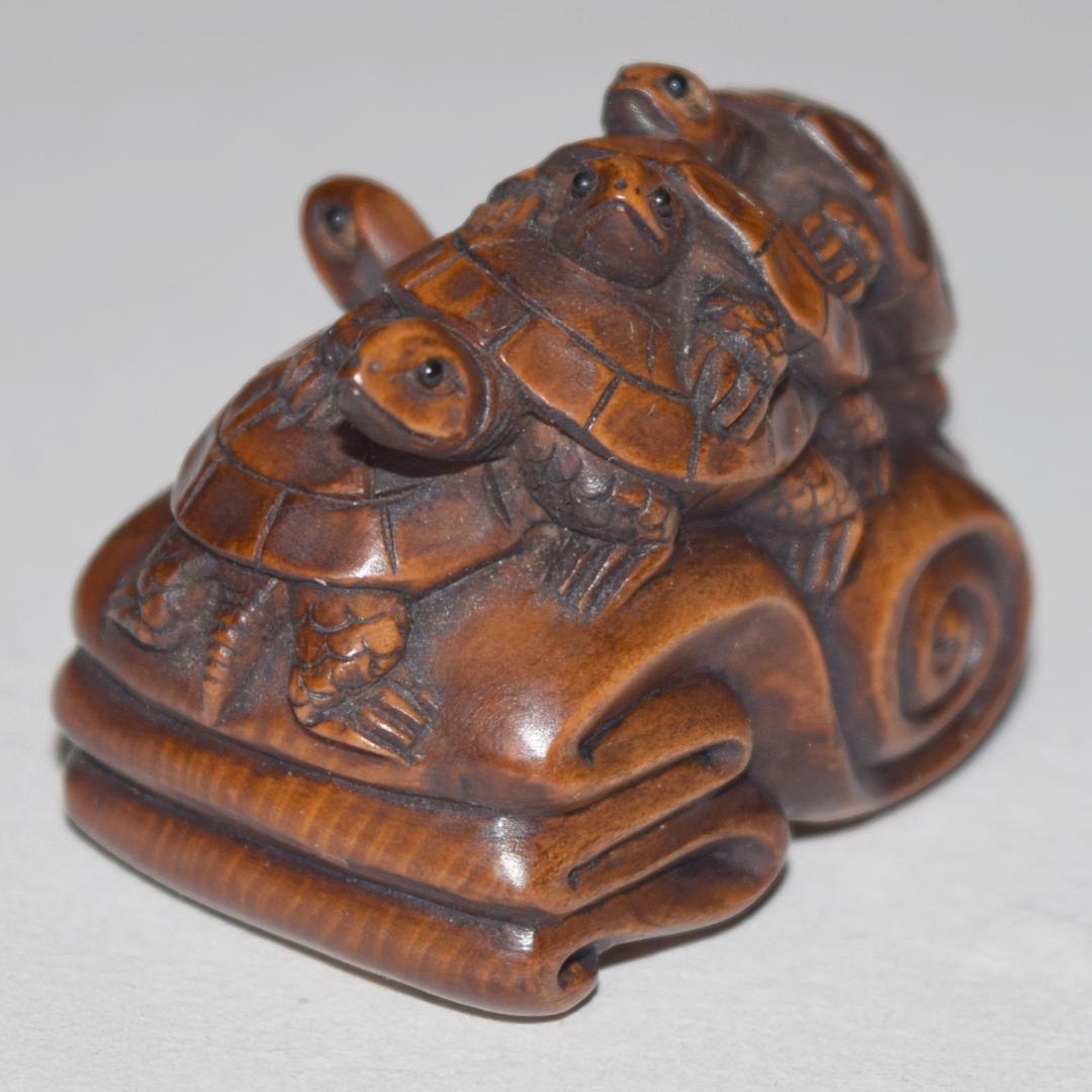 年代物 根付 五匹の亀 縁起物 柘植 「玉松」の作者銘あり - メルカリ