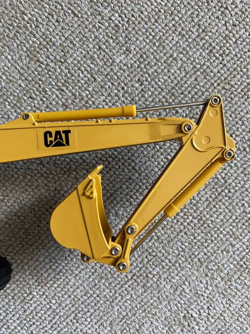 CATキャタピラー社 325 REGA 油圧ショベル 1/50 箱付 美品 新品 - メルカリ