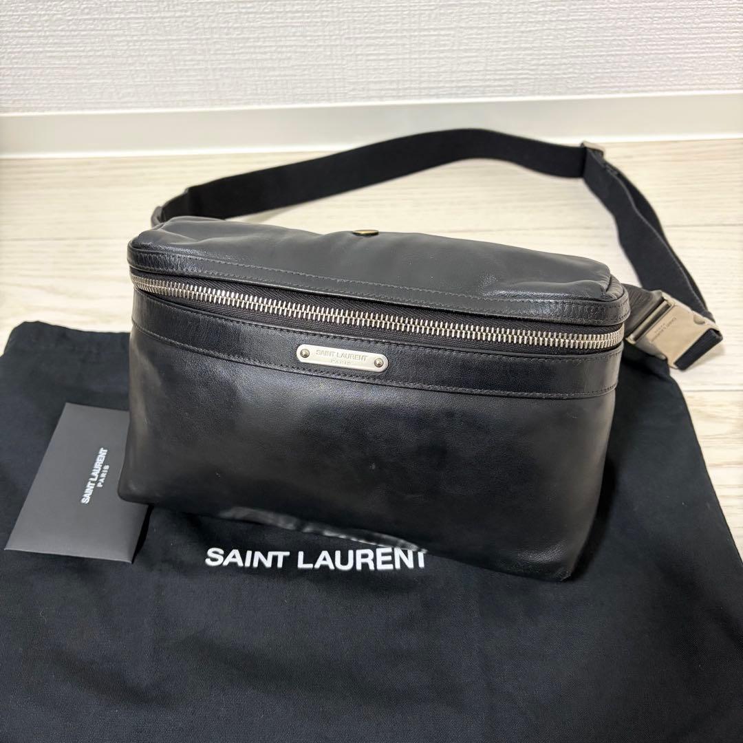 【美品】サンローランパリ　ボディバッグ　ロゴプレート　レザー　シルバー金具　黒