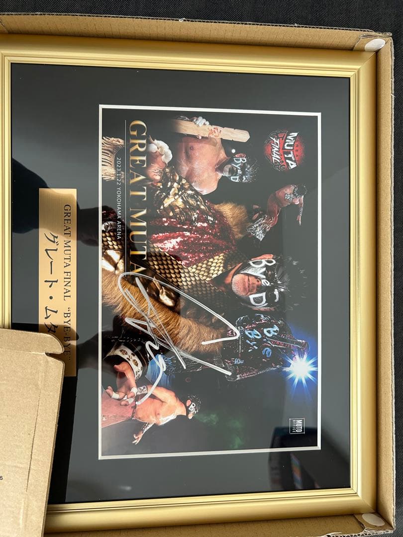 グレートムタファイナル記念直筆サイン&シリアルナンバー入りフォトフレーム