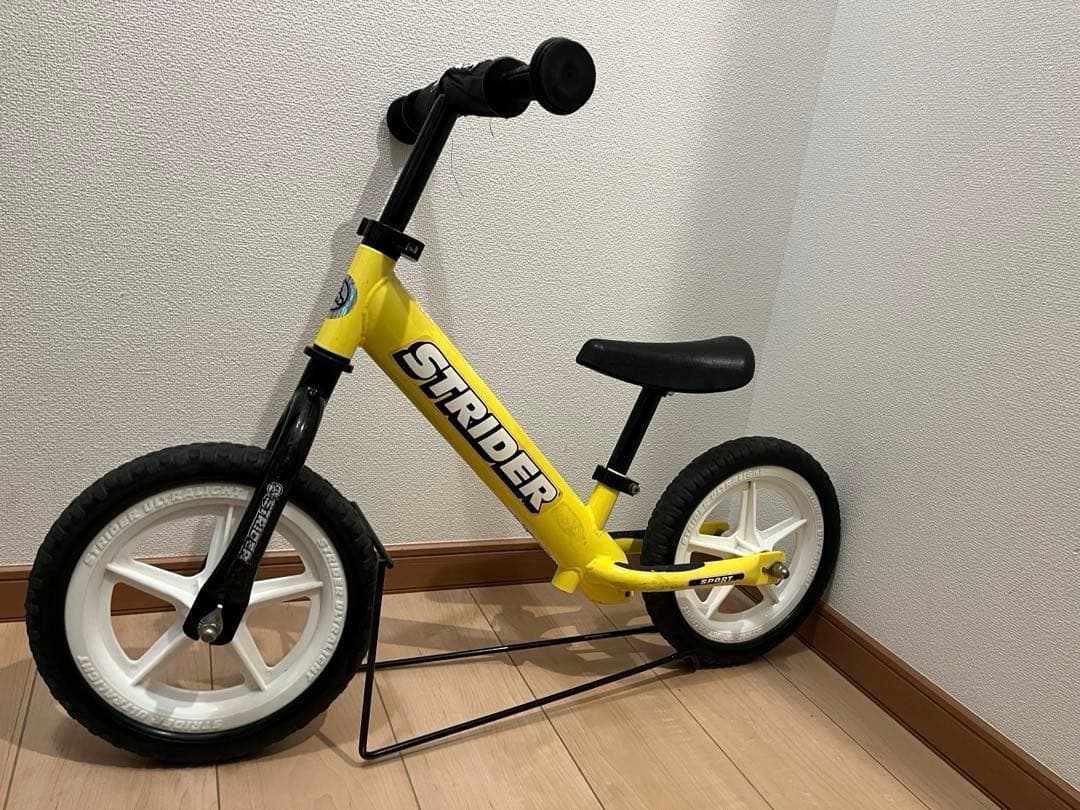 未使用タイヤ付　STRIDER バランスバイク イエロー　12インチ