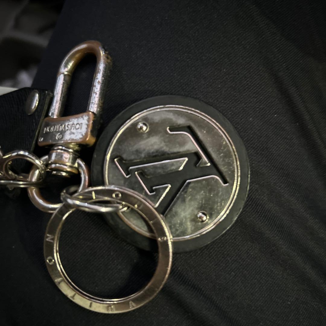 ルイヴィトンシルバー ロゴ キーホルダー