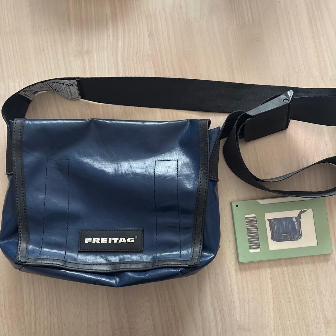 FREITAG メッセンジャーバッグ ネイビー