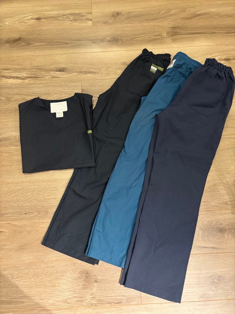 4点セット　PANTONE男女兼用スクラブ上下［フォーク製品]　黒等