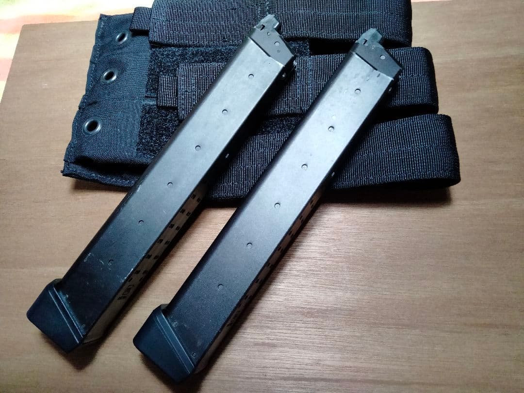 東京マルイ・グロック　ロングマガジン２本【マガジンポーチ付】