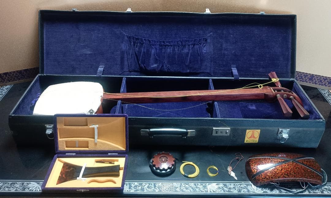 津軽三味線　太棹　ハードケース■撥付き　子持ちすだれ彫り 楽天市場】津軽三味線用【 ハードケース premium selection 】リュック