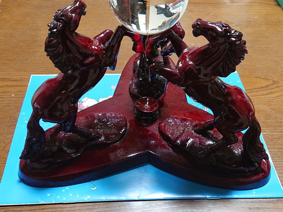 三馬の立ち彫刻 クリスタルボール付き 超開運