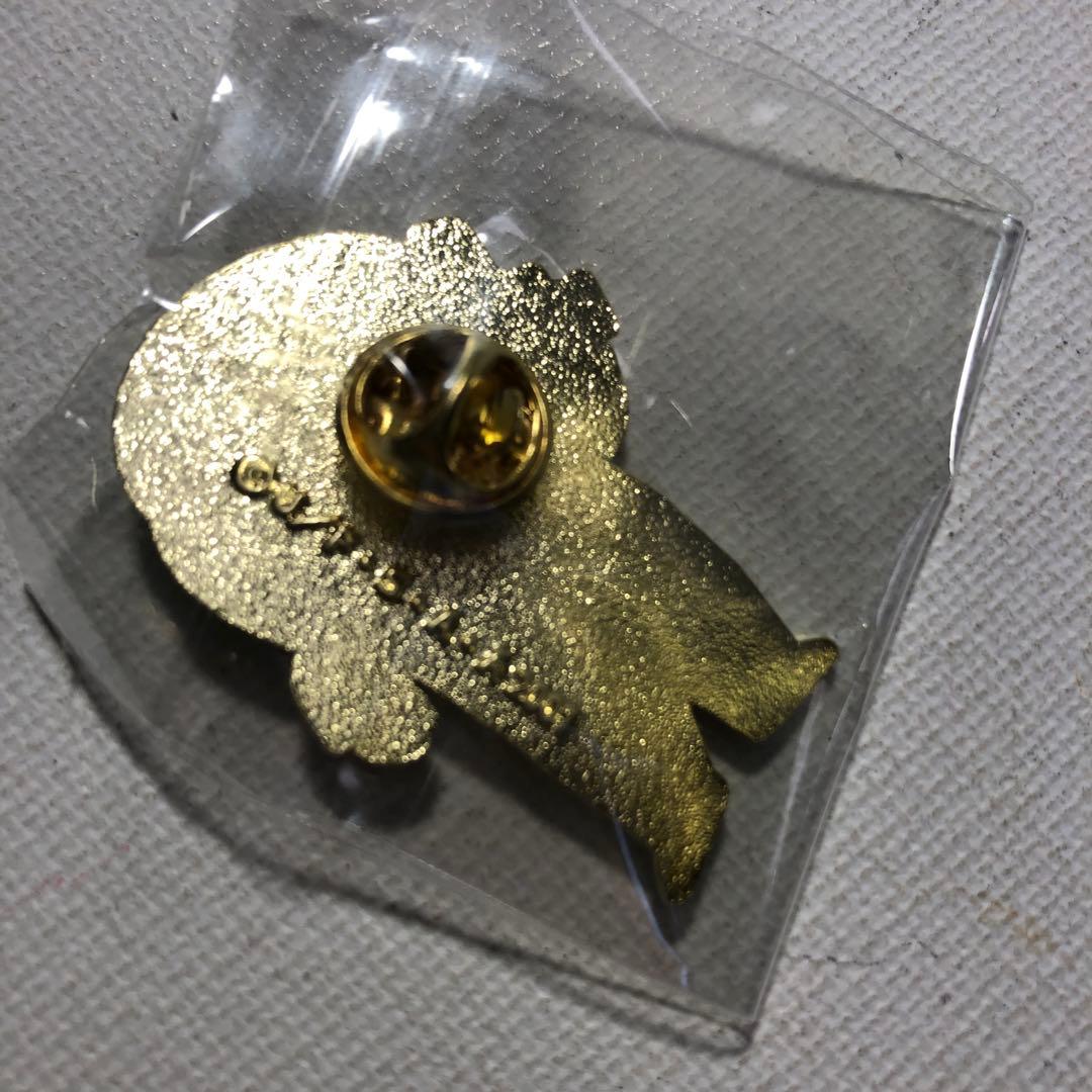 クレヨンしんちゃん 30周年記念 ピンバッジ - メルカリ