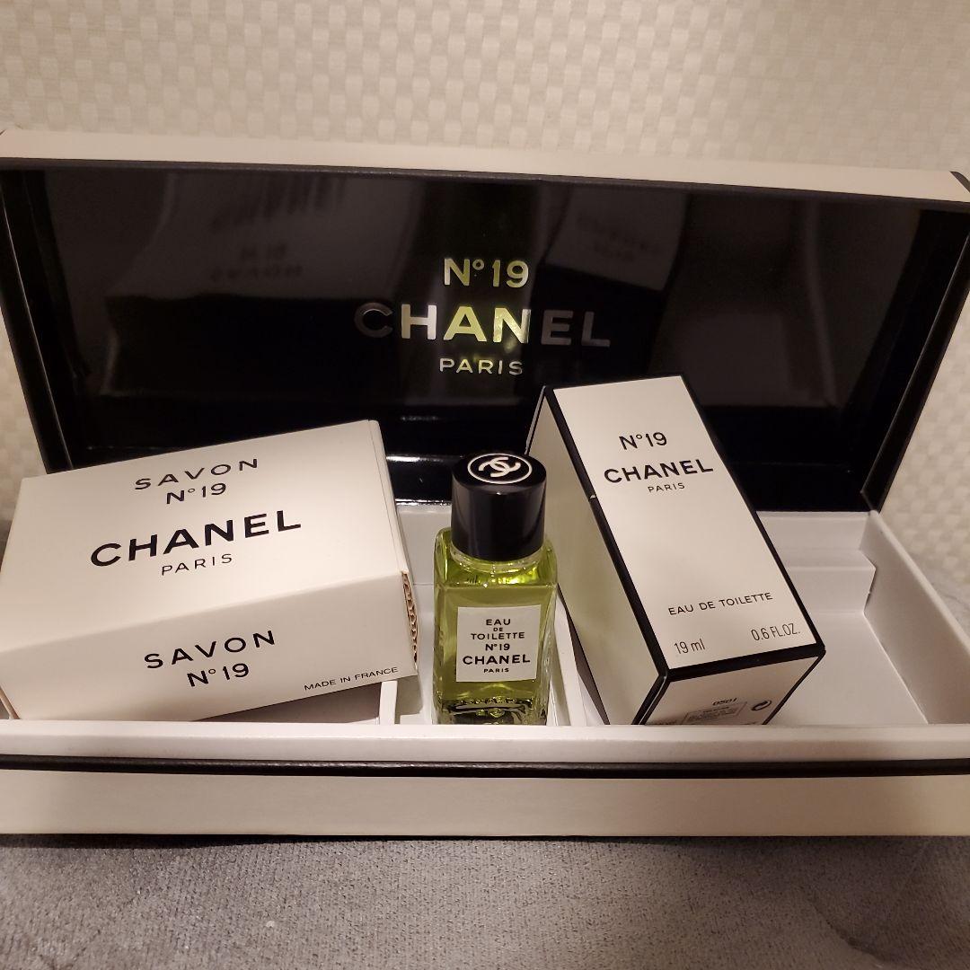 CHANEL N°19 香水とサボンセット