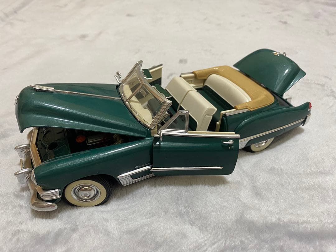 ミニカー 1949 Cadillac Cope de Ville 1/18
