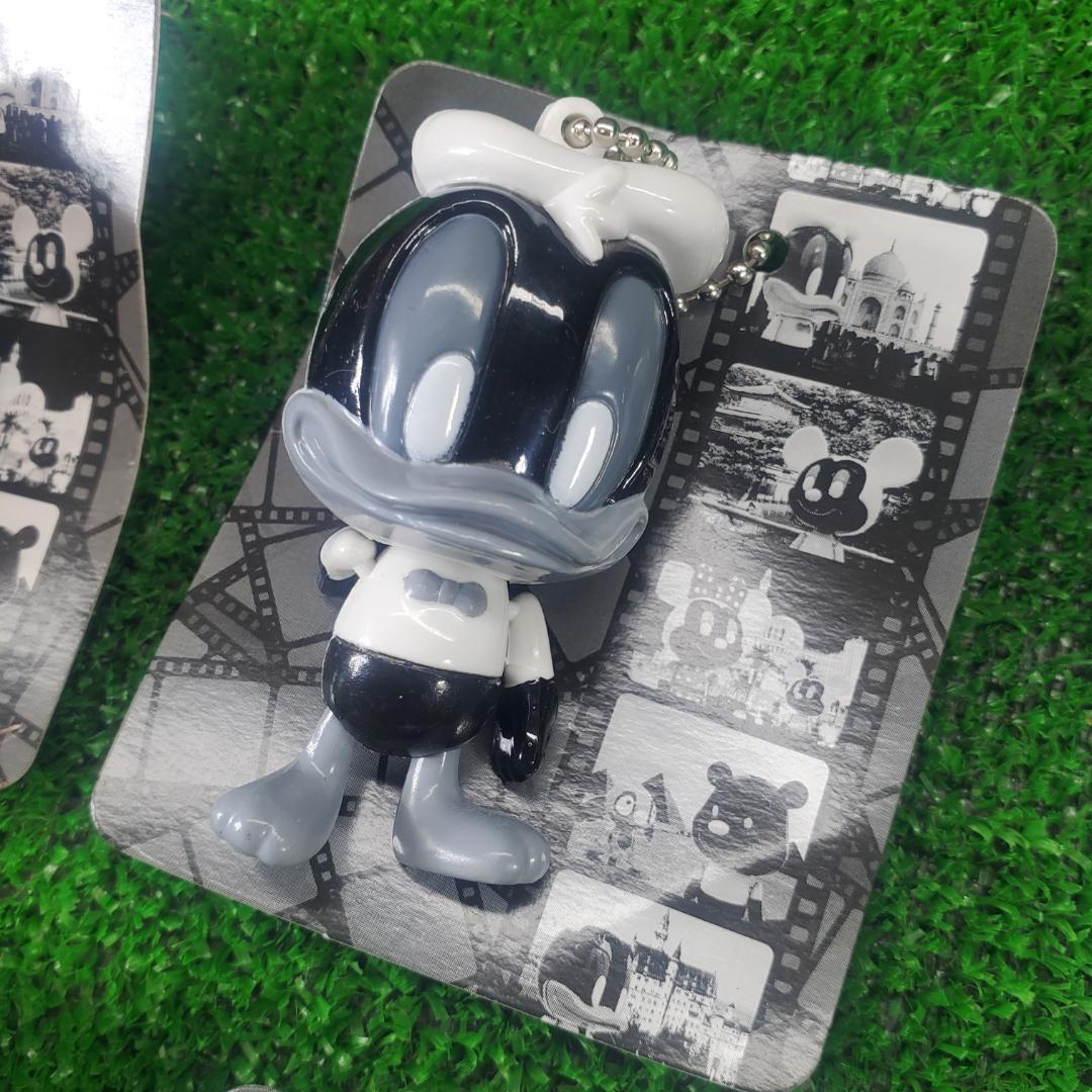 □ ディズニー モノクロ フィギュア ボールチェーン 6種 ミッキー