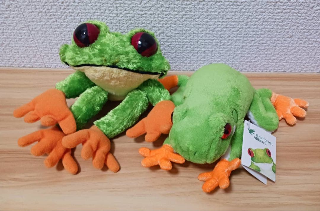 レインフォレスト カエルのぬいぐるみ 2点セット 新品と中古品