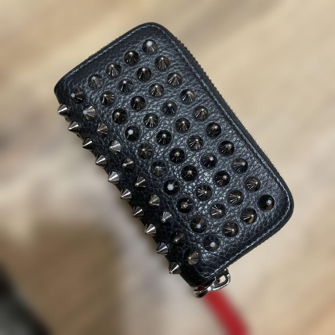 ルブタン　スタッズ付きブラックレザー　キーケース